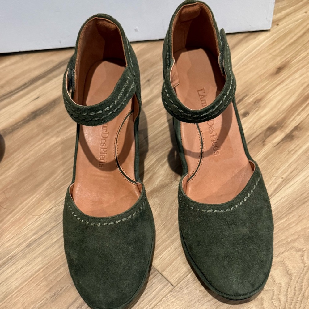 Elegant Green Suede Heels